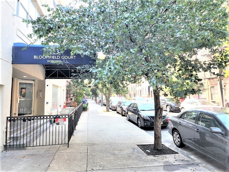 223 Bloomfield St, Hoboken, NJ à louer - Photo de l’immeuble – Image 2 sur 7
