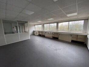 Industriel/Logistique dans Buc à louer Photo intérieure– Image 2 sur 4