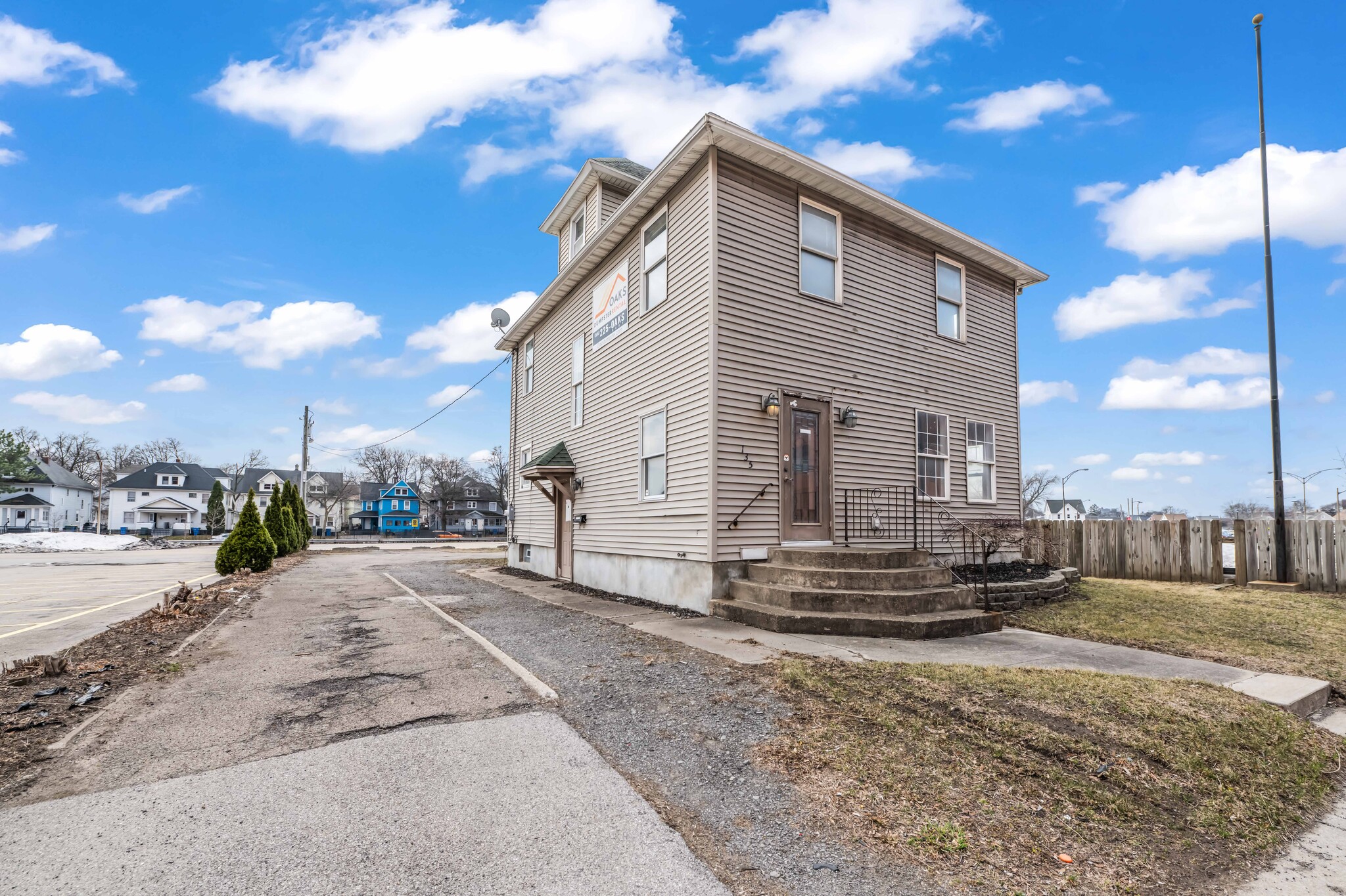 135 W Ridge Rd, Rochester, NY à vendre Photo principale– Image 1 sur 35