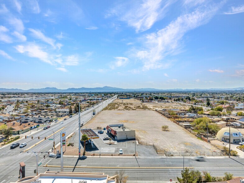 E Carey Ave, Las Vegas, NV à vendre - Photo de l’immeuble – Image 2 sur 10