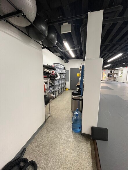 23333 Cinema Dr, Santa Clarita, CA à louer - Photo de l’immeuble – Image 3 sur 11