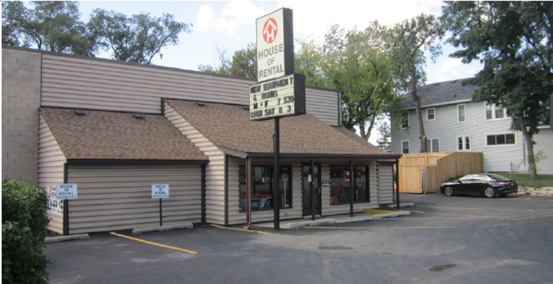 318 N Milwaukee Ave, Wheeling, IL à louer Photo principale– Image 1 sur 6