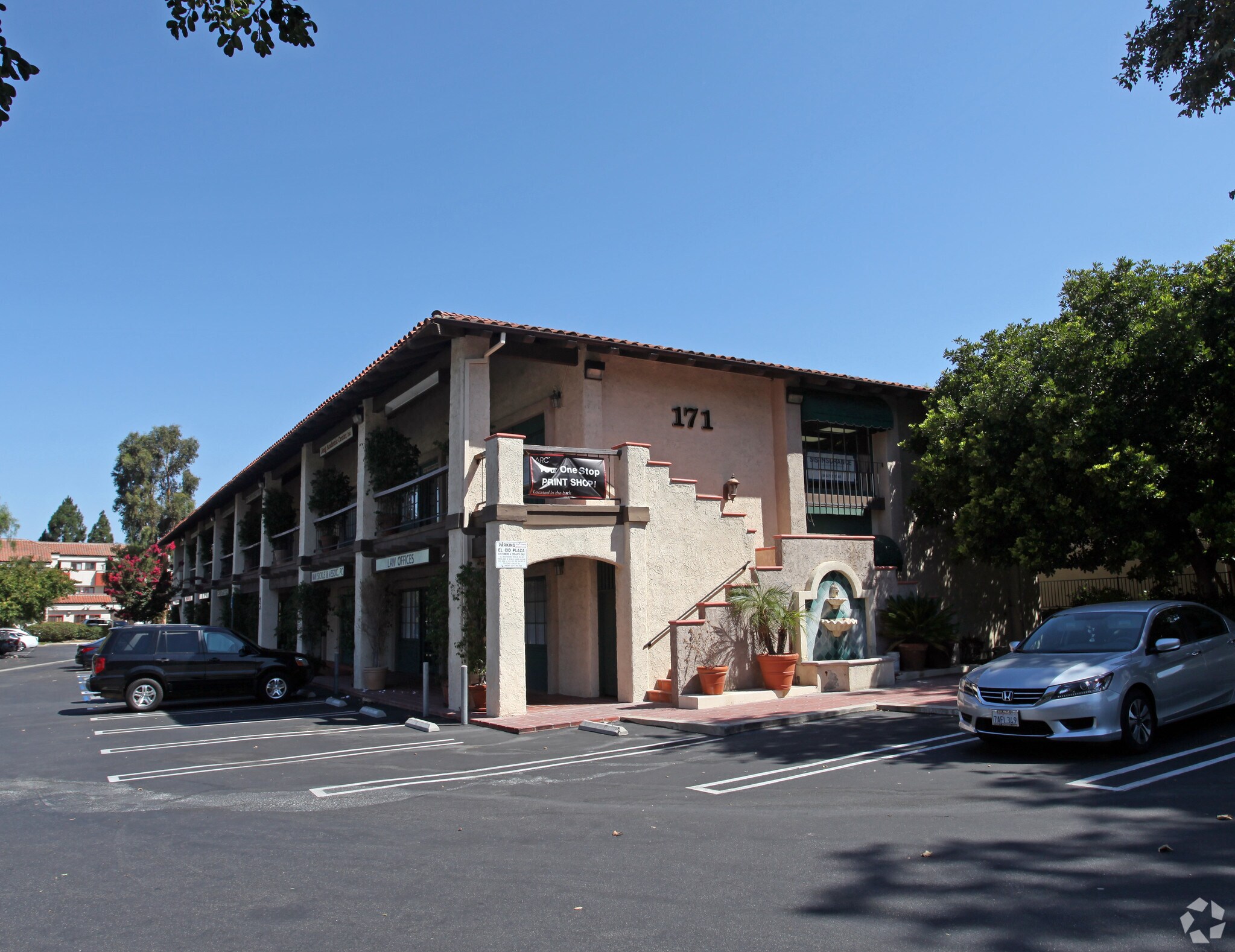 171 E Thousand Oaks Blvd, Thousand Oaks, CA à louer Photo principale– Image 1 sur 12