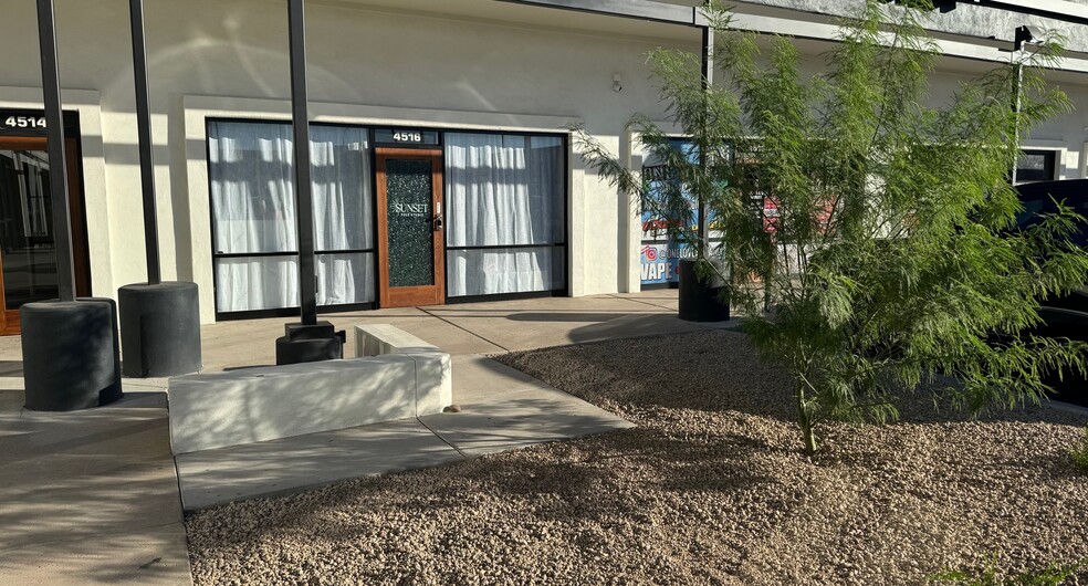 4502-4528 E Thomas Rd, Phoenix, AZ à louer - Photo de l’immeuble – Image 3 sur 4