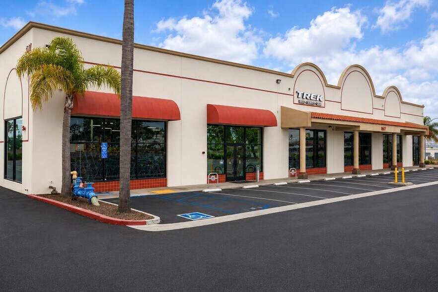 1617 Capalina Rd, San Marcos, CA à louer - Photo de l’immeuble – Image 2 sur 7