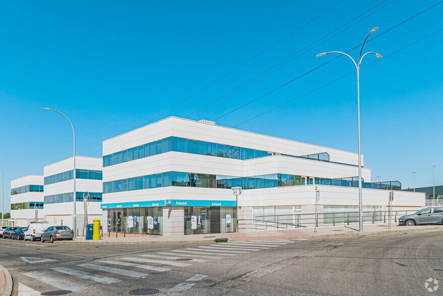 Bureau dans Móstoles, Madrid à louer - Photo de l’immeuble – Image 1 sur 9