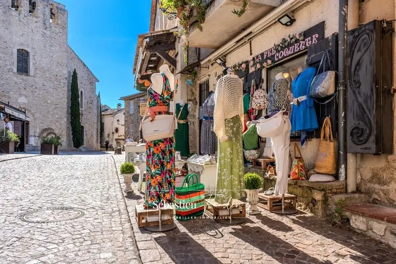 Local commercial dans Le Castellet à louer - Photo de l’immeuble – Image 2 sur 16