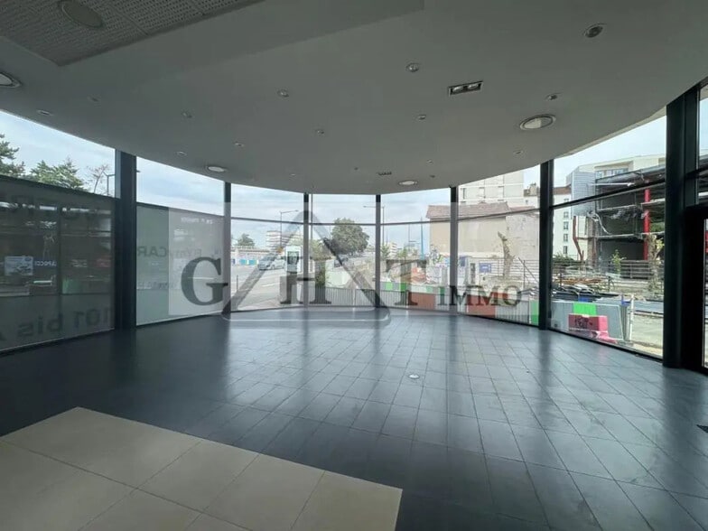 Bureau dans Ivry-sur-Seine à louer - Hall d’entrée – Image 2 sur 6