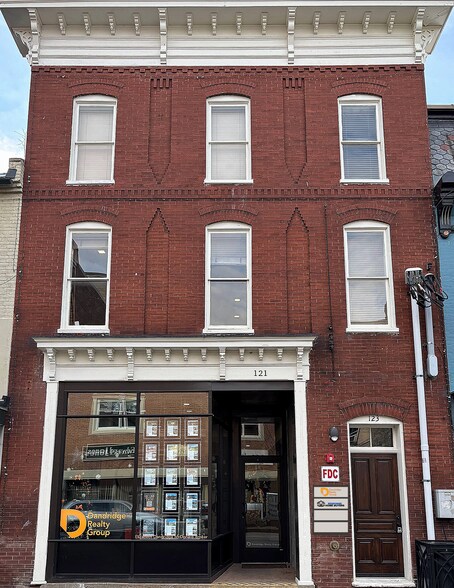121 W Washington St, Charles Town, WV à louer - Photo de l’immeuble – Image 2 sur 13