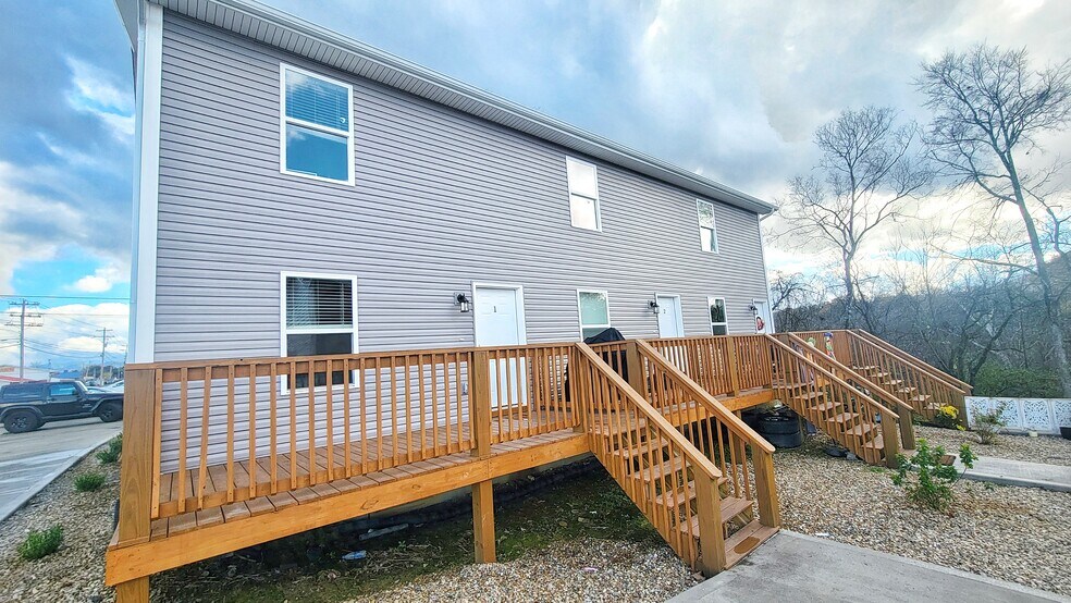 19 Unit Complex w High Growth Potential portefeuille de 2 biens à vendre sur LoopNet.fr - Photo de l’immeuble – Image 3 sur 17