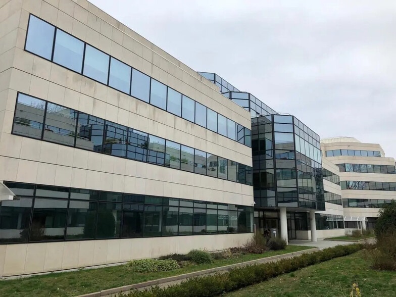 6 Rue Dewoitine, Vélizy-Villacoublay à louer - Photo de l’immeuble – Image 3 sur 5