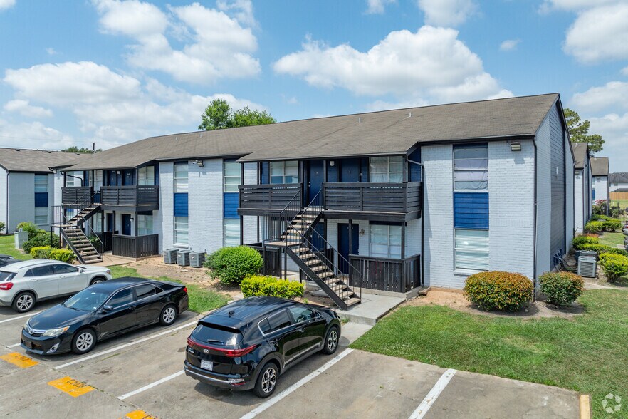 Hudson & Crosby at Westchase portefeuille de 2 biens à vendre sur LoopNet.fr - Photo principale – Image 2 sur 16