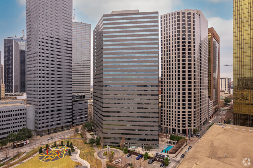 350 N Saint Paul St, Dallas, TX à louer - Photo de l’immeuble – Image 1 sur 5