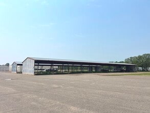 609 13th Ave NE, Little Falls, MN à louer Photo de l’immeuble– Image 2 sur 3