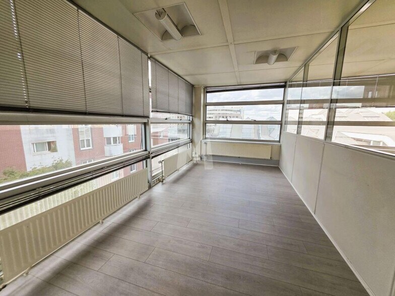 Bureau dans Évry-Courcouronnes à louer - Photo de l’immeuble – Image 3 sur 14
