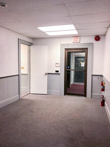 102 E Front St, Plainfield, NJ à louer - Photo de l’immeuble – Image 3 sur 5