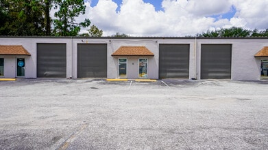 970 Sunshine Ln, Altamonte Springs, FL à louer Photo de l’immeuble– Image 1 sur 1