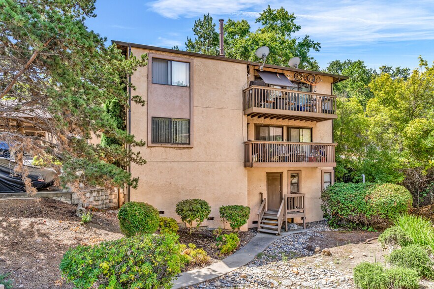 301 Country View Ln, Pleasant Hill, CA à vendre - Photo de l’immeuble – Image 3 sur 20