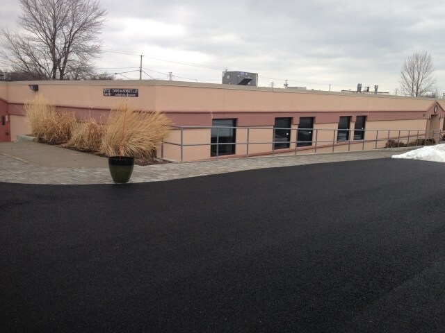 2112 Erie Blvd E, Syracuse, NY à louer - Photo de l’immeuble – Image 3 sur 14