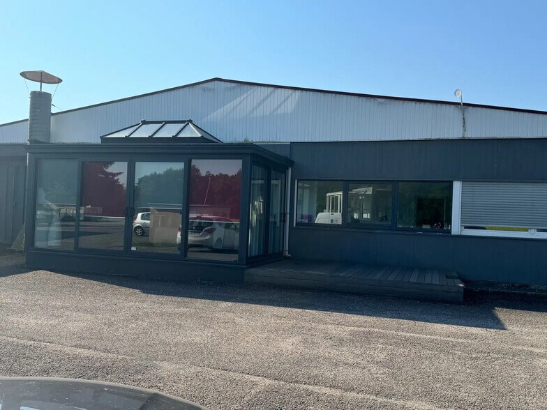 Local d'activités dans Longeville-lès-Saint-Avold à vendre - Photo de l’immeuble – Image 3 sur 4