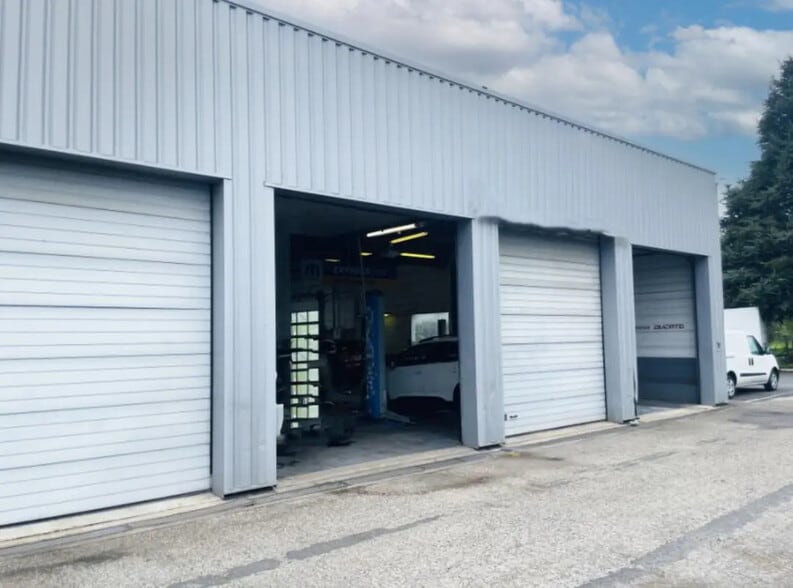 Local d’activités dans Blois à louer - Photo de l’immeuble – Image 2 sur 16