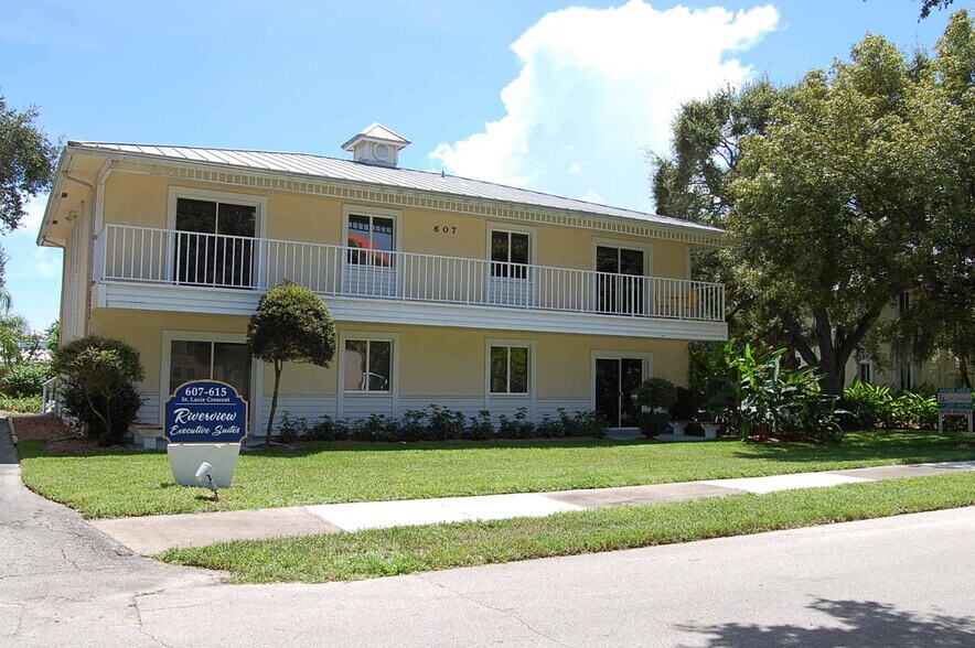 615 SW Saint Lucie Cres, Stuart, FL à louer - Photo de l’immeuble – Image 1 sur 8