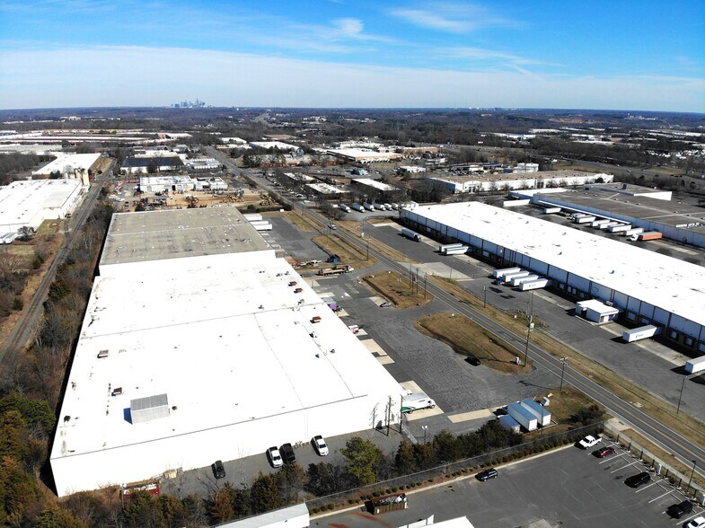 11520 Granite St, Charlotte, NC à louer - Photo de l’immeuble – Image 3 sur 3
