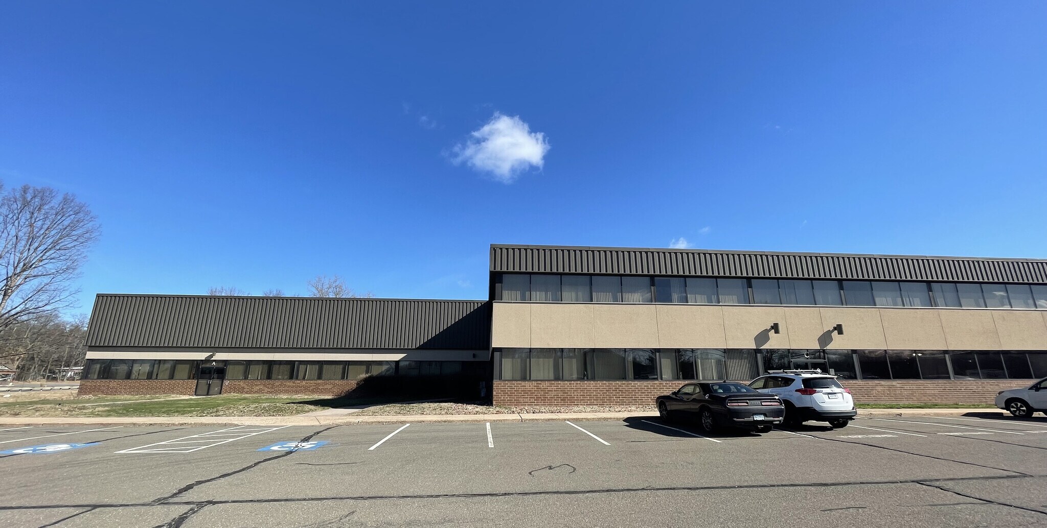 300 Pleasant Valley Rd, South Windsor, CT à louer Photo de l’immeuble– Image 1 sur 4