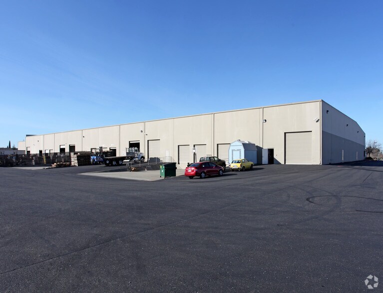 2751 Mercantile Dr, Rancho Cordova, CA à louer - Photo de l’immeuble – Image 2 sur 2