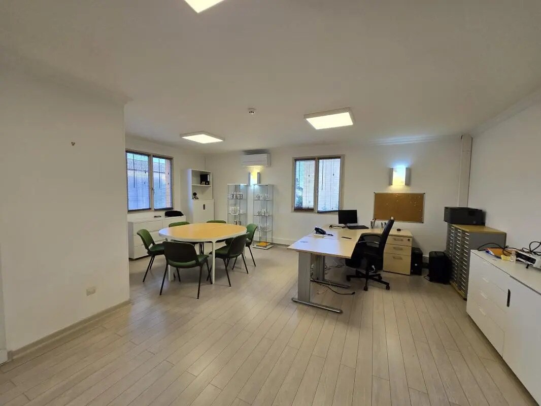 Local commercial dans La Crau à louer Photo de l’immeuble– Image 1 sur 10