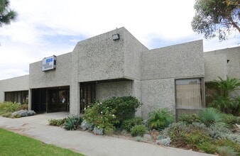 5421 Argosy Ave, Huntington Beach, CA à louer Photo intérieure– Image 1 sur 1