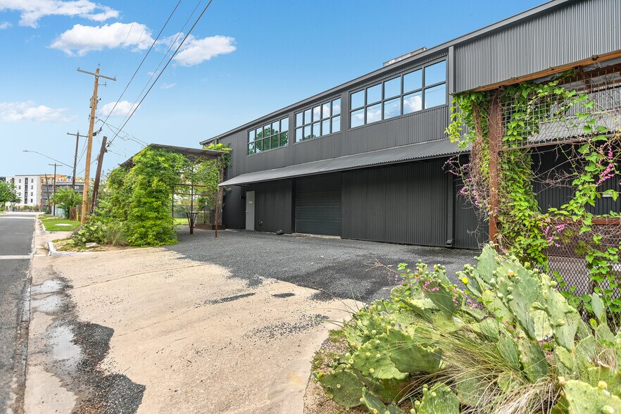 3700 Thompson St, Austin, TX à louer - Photo de l’immeuble – Image 2 sur 49