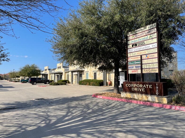 1920 Corporate Dr, San Marcos, TX à louer - Photo de l’immeuble – Image 2 sur 7