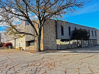 Plus de détails pour 16600 E 13 Mile Rd, Roseville, MI - Industriel/Logistique à vendre