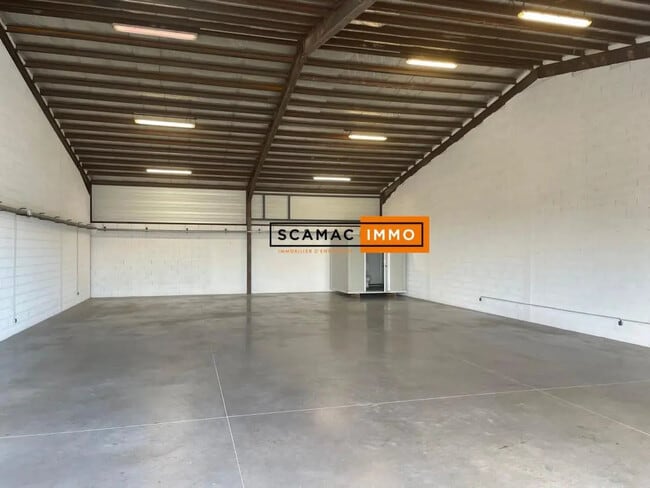 Plus de détails pour Industriel/Logistique à louer