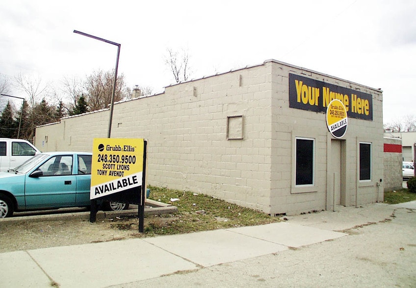 25081 W Eight Mile Rd, Redford, MI à vendre - Photo de l’immeuble – Image 1 sur 1