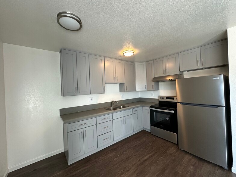 1155 E Laurel Dr, Salinas, CA à vendre - Photo de l’immeuble – Image 3 sur 11