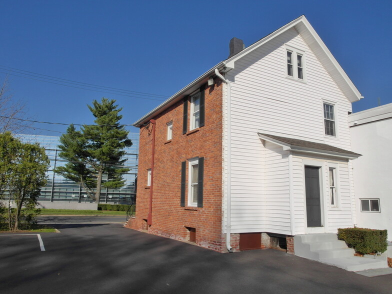 137-139 Lafayette Ave, Suffern, NY à louer - Photo de l’immeuble – Image 3 sur 12