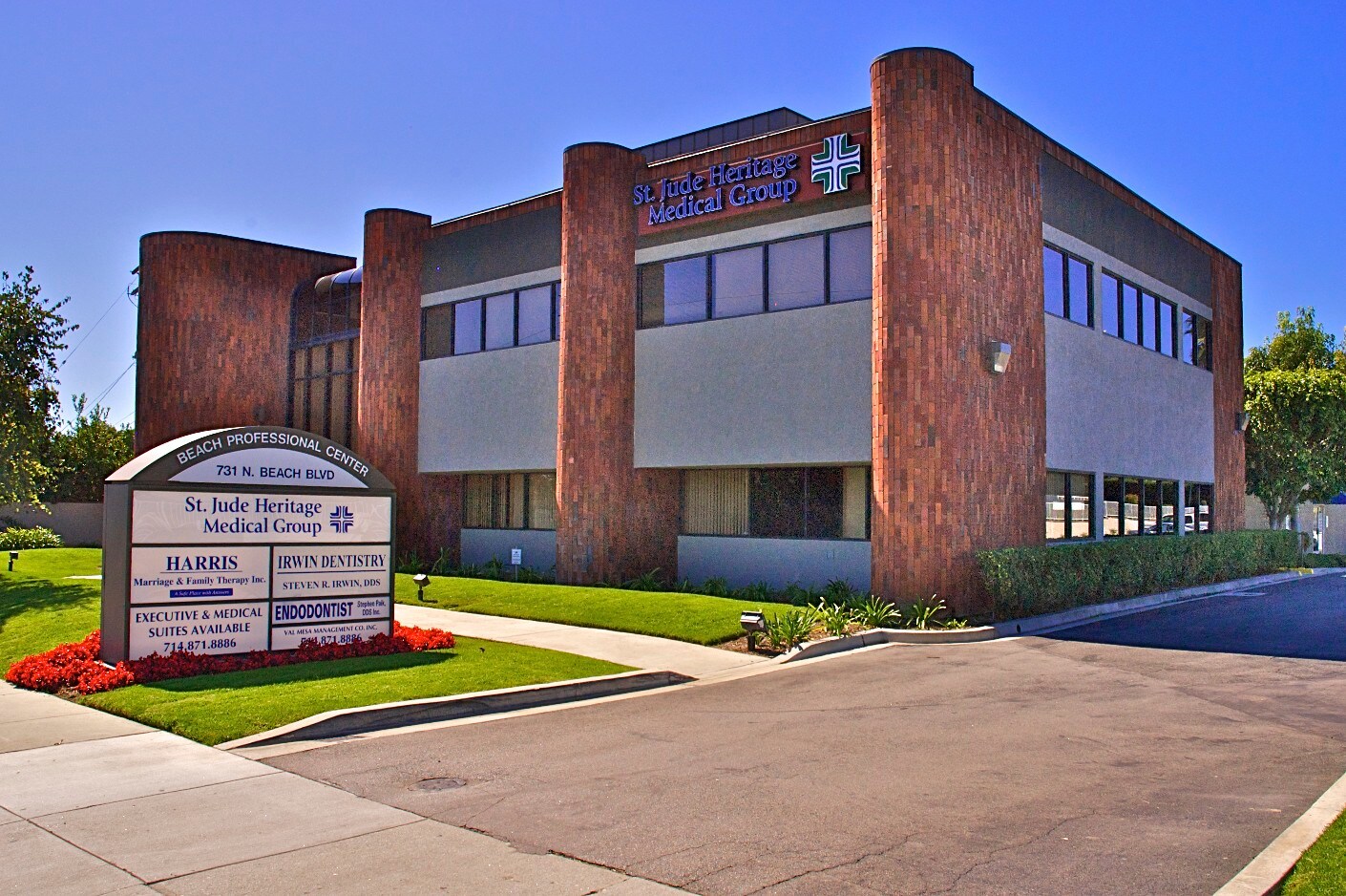 731 N Beach Blvd, La Habra, CA à louer Photo principale– Image 1 sur 17