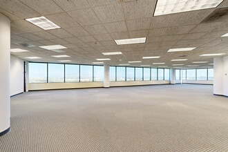 100 Crescent Center Pkwy, Tucker, GA à louer Numérisation 3D Matterport– Image 1 sur 5