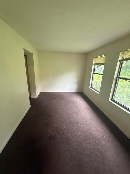 77 Quail Holw, Inez, KY à vendre - Photo de l’immeuble – Image 2 sur 49