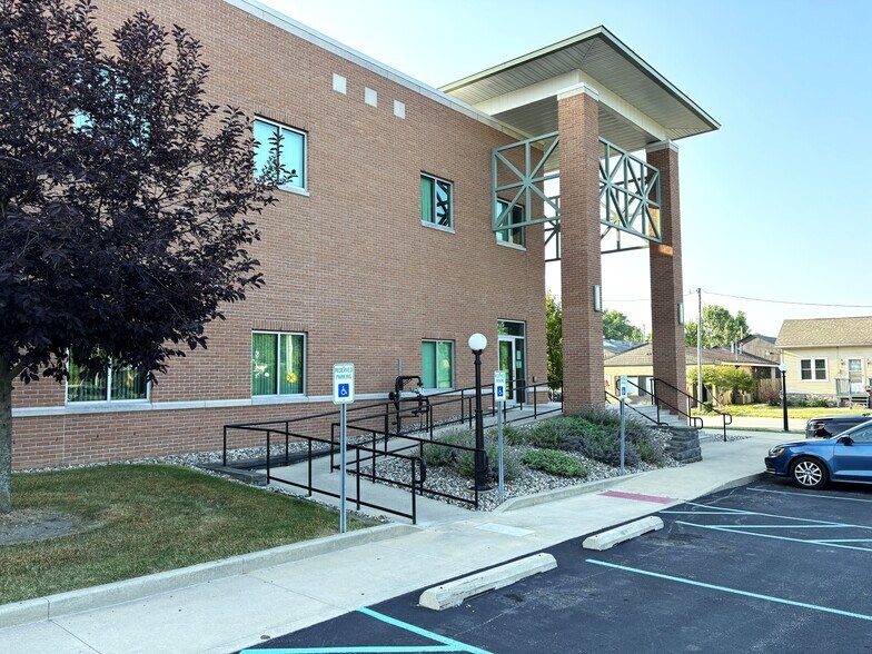 510 W Adams St, Plymouth, IN à louer - Photo de l’immeuble – Image 3 sur 9
