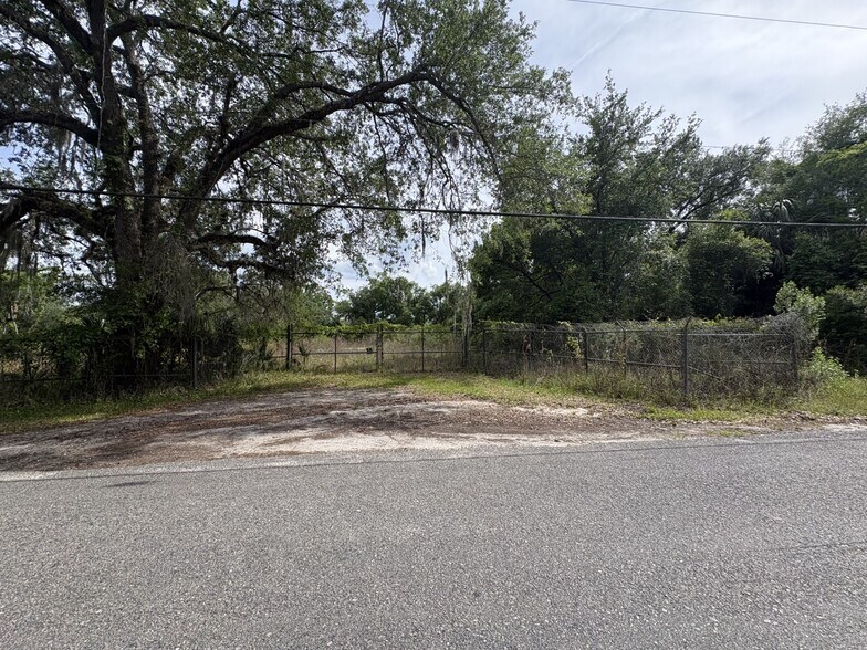 101 Collins Rd, Osteen, FL à vendre - Photo de l’immeuble – Image 2 sur 3