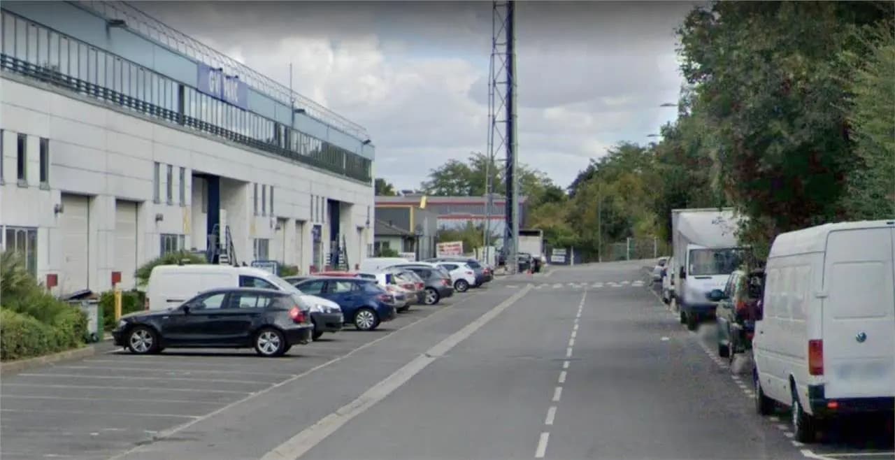 Local d’activités dans Le Thillay à louer Photo principale– Image 1 sur 7