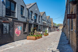 1-4 Hatherley Mews, Londres à louer Photo de l’immeuble– Image 1 sur 6