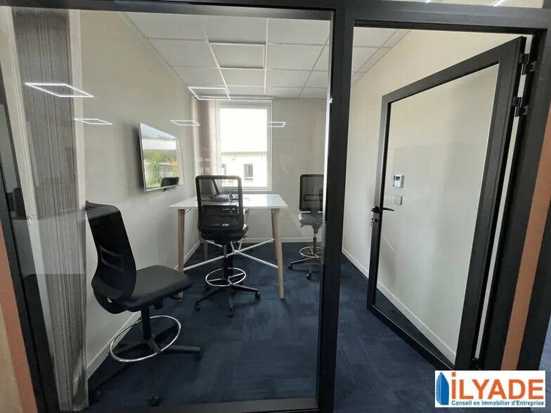 Bureau dans Meyreuil à louer - Photo de l’immeuble – Image 3 sur 8