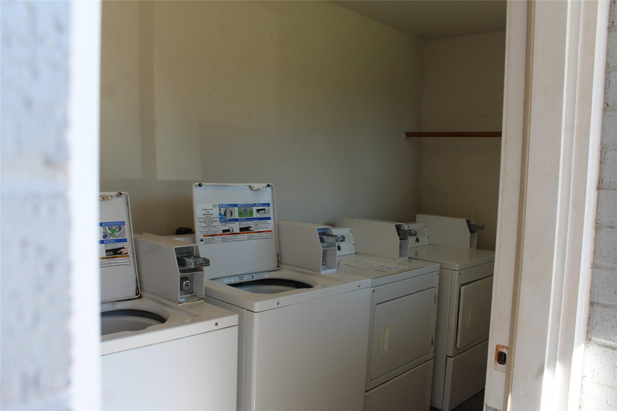 428 N Dallas Ave, Lancaster, TX à vendre - Photo de l’immeuble – Image 3 sur 9