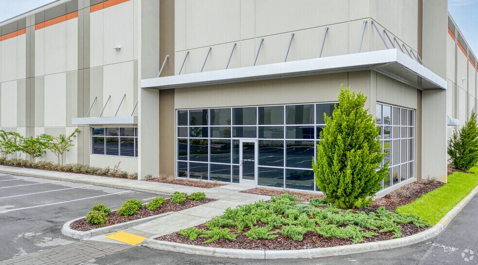 1021 Crews Commerce Dr, Orlando, FL à louer - Photo de l’immeuble – Image 2 sur 5