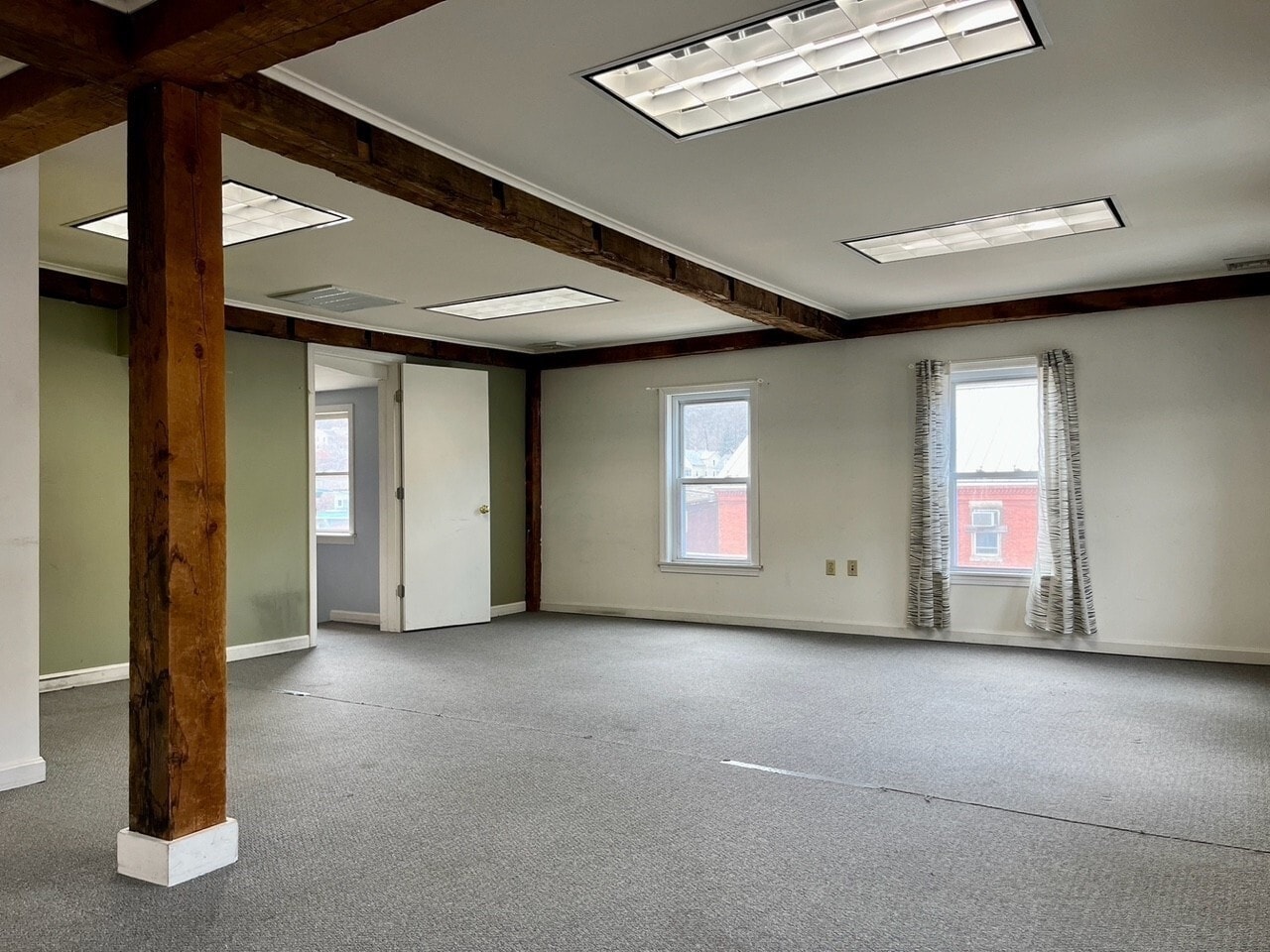 31 Bridge St, Shelburne Falls, MA à louer Photo principale– Image 1 sur 2