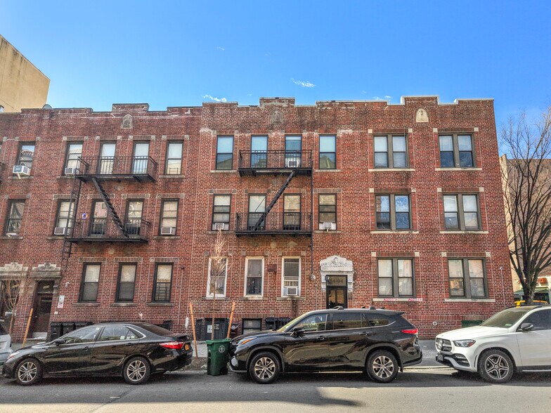 34-04 28th Ave, Astoria, NY à vendre - Photo de l’immeuble – Image 3 sur 15
